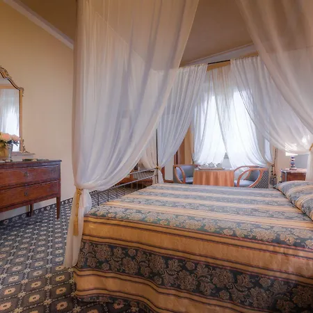 Palazzo Dal Borgo 4* Florença